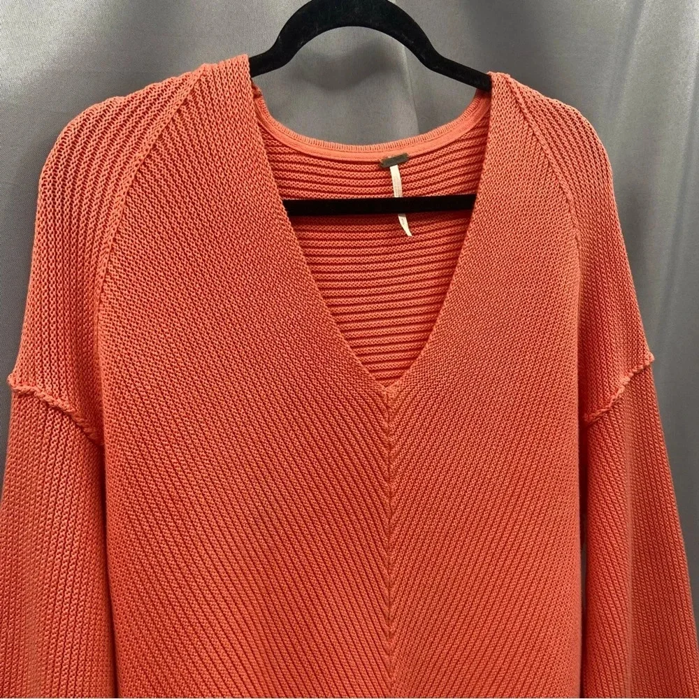 FREE PEOPLE La Brea Oversized Heavy Knit V-Neck Ribbed Sweater in Coral Small - Picture 3 of 10